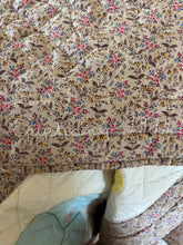 Load image into Gallery viewer, Vintage Pansy Quilt