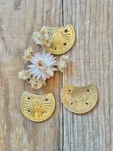 Load image into Gallery viewer, Vintage French Cobbler’s Plate
