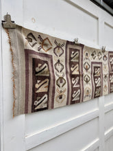 Load image into Gallery viewer, Runner Rug {cutter}
