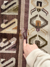 Load image into Gallery viewer, Runner Rug {cutter}
